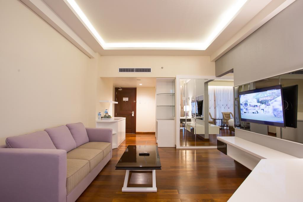 Golden Palace Hotel Lombok Mataram Habitación foto