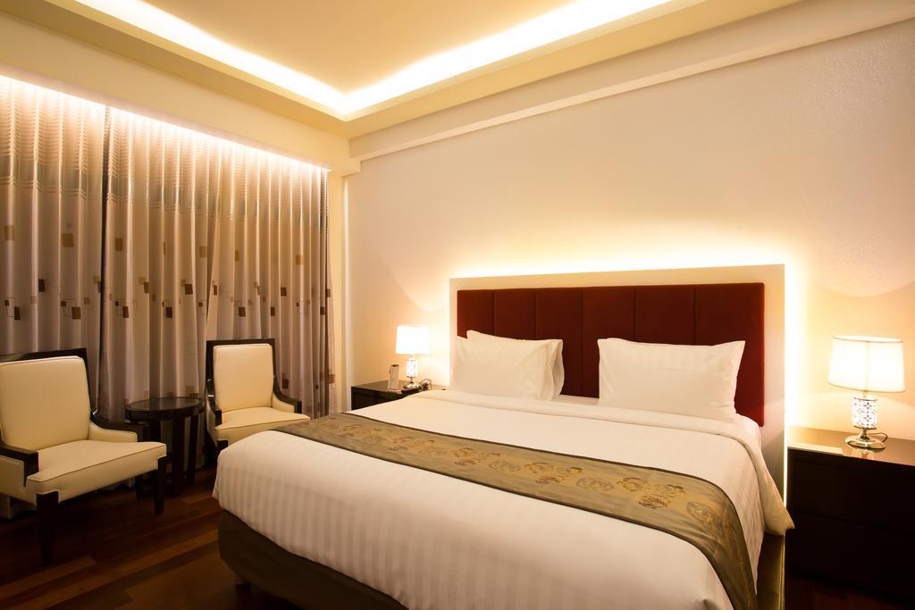 Golden Palace Hotel Lombok Mataram Habitación foto
