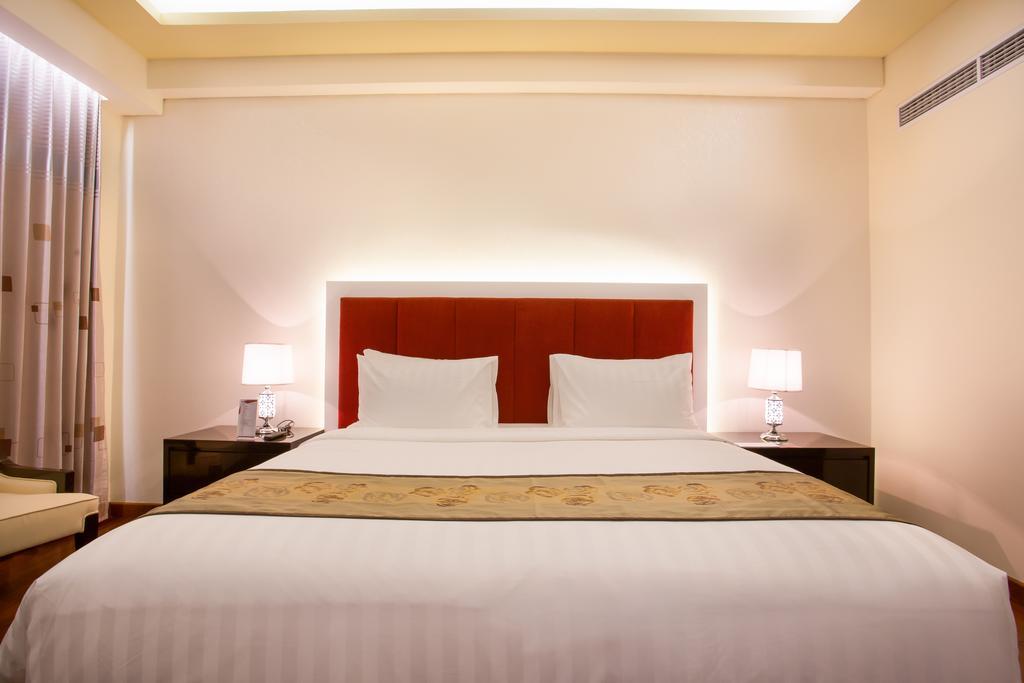 Golden Palace Hotel Lombok Mataram Habitación foto