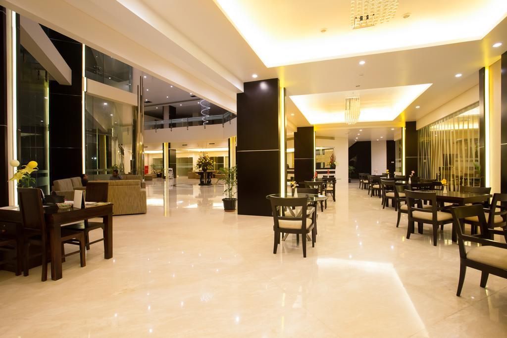 Golden Palace Hotel Lombok Mataram Exterior foto