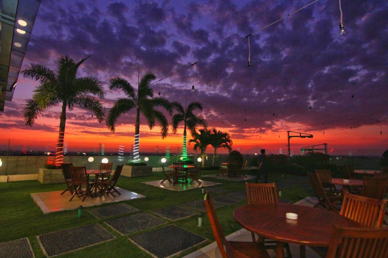 Golden Palace Hotel Lombok Mataram Exterior foto