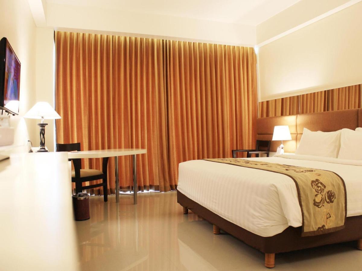Golden Palace Hotel Lombok Mataram Exterior foto